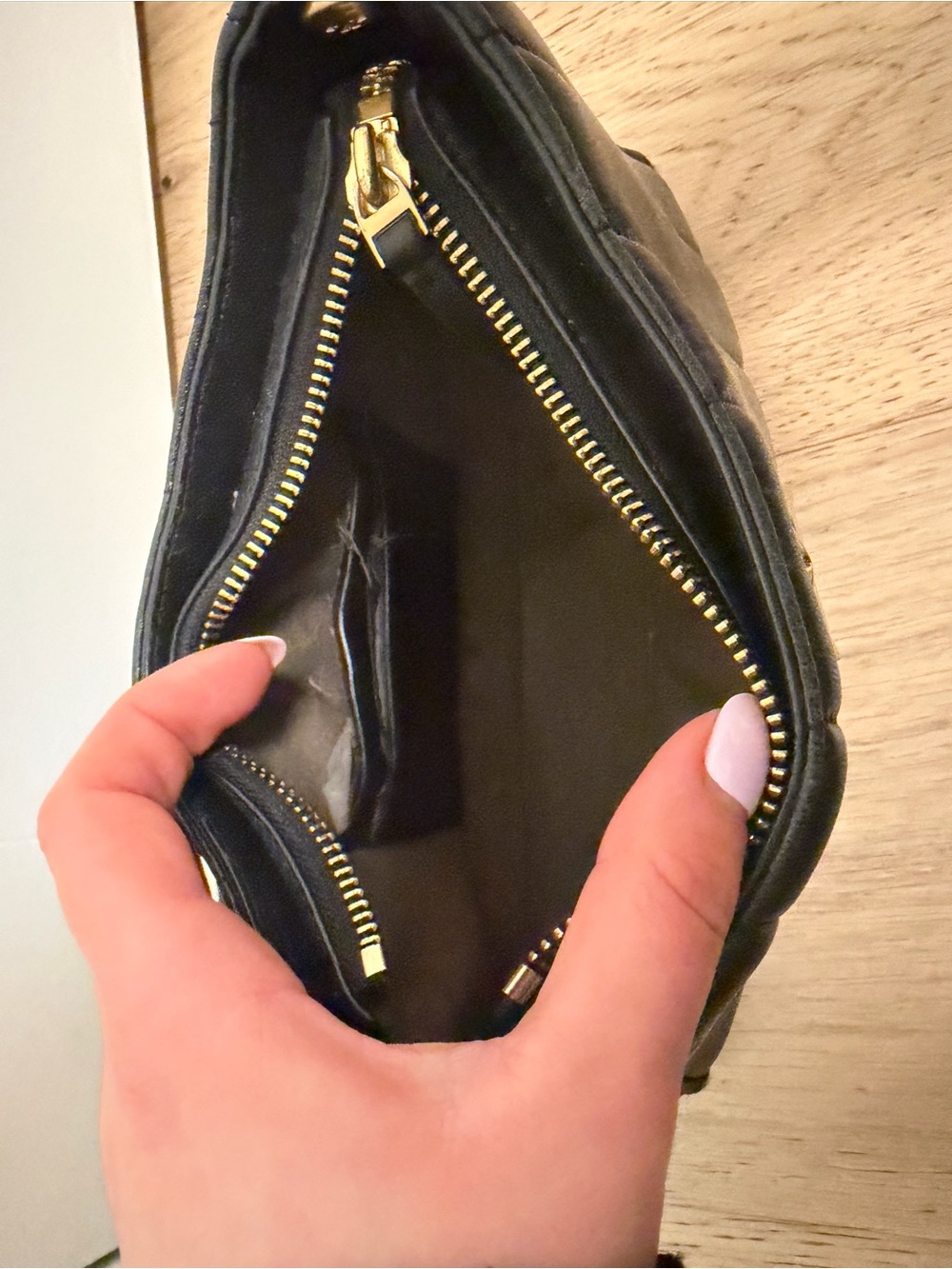 Tory Burch Black Quilted Logo Shoulder Bag with Gold Hardware - Picture 6 of 7